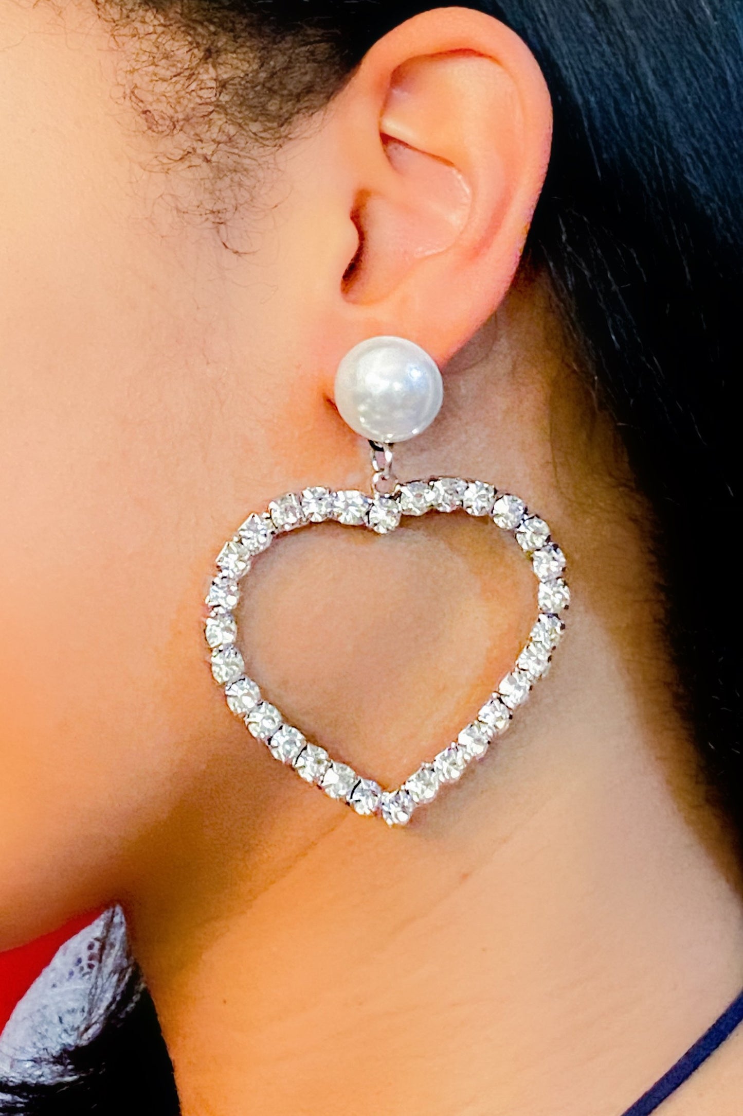 A woman models stylish silver heart-shaped drop earrings,
made from high-quality zinc alloy, suitable for various occasions