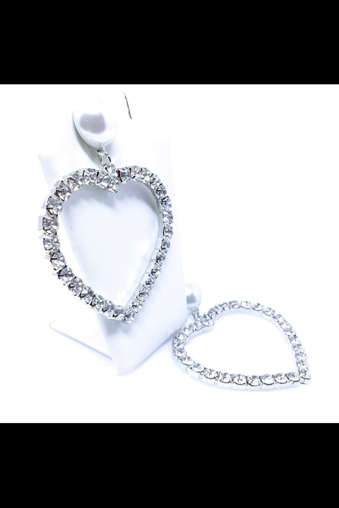 Elegant heart-shaped drop earrings featuring diamonds, made of durable zinc alloy in silver, perfect for any special event.